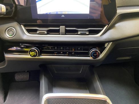 Used 2026 Chevrolet Equinox LT FWD image 43