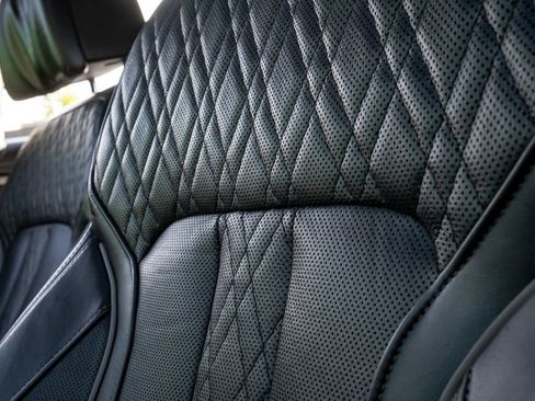 Used 2019 BMW 750i w/ Executive Package image 14