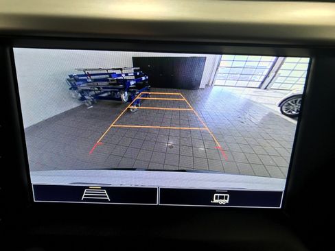 Certified 2023 GMC Acadia SLE w/ Driver Convenience Package image 18