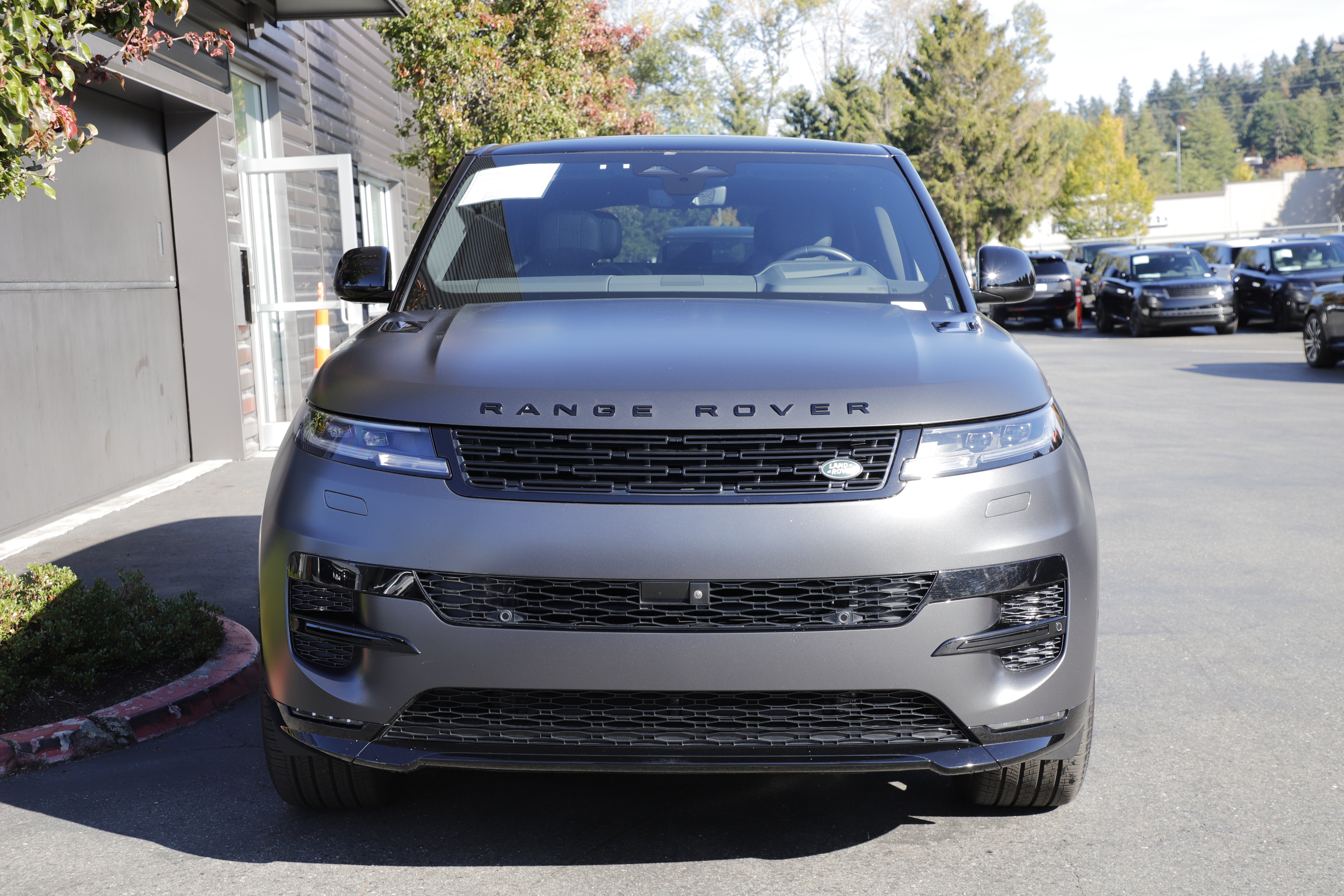 Used 2025 Land Rover Range Rover Sport Dynamic SE AWD/4WD image 4