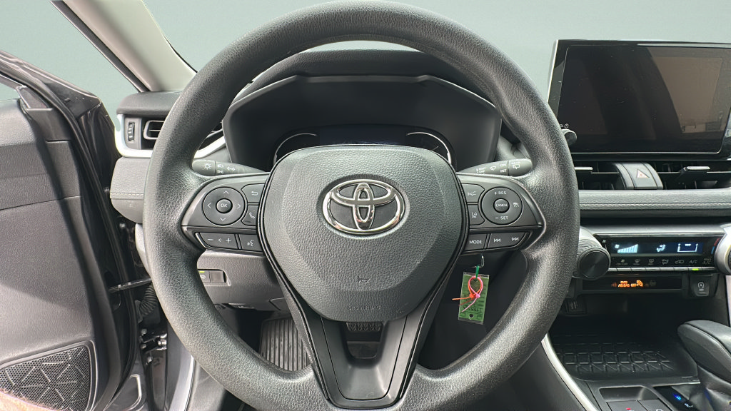 Used 2025 Toyota RAV4 LE AWD/4WD image 14