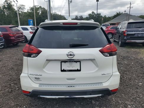 Used 2019 Nissan Rogue SL w/ Premium Package image 9