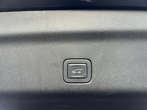 Used 2023 Cadillac Escalade Sport AWD/4WD image 19