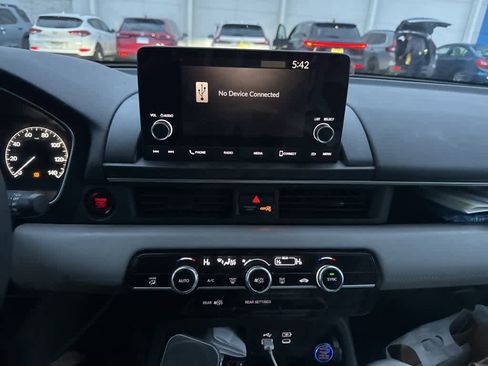 Used 2023 Honda Pilot LX image 18