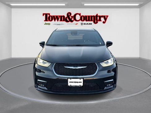 Certified 2025 Chrysler Pacifica Select image 2