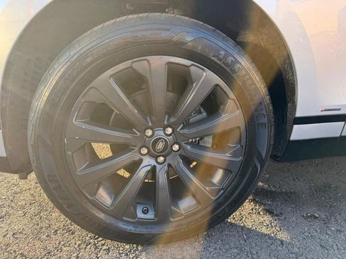 Used 2018 Land Rover Range Rover Velar R-Dynamic SE image 28