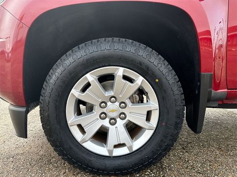 Used 2020 Chevrolet Colorado LT w/ Safety Package image 12
