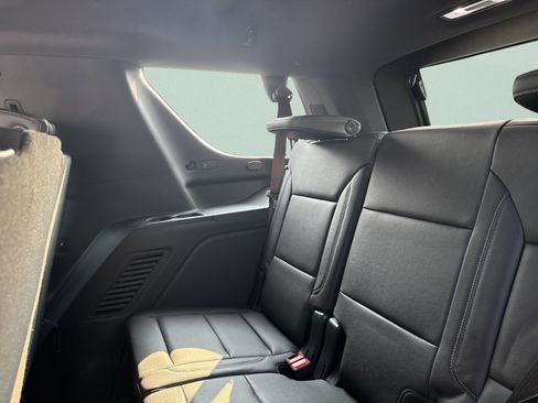Used 2025 Chevrolet Tahoe LT w/ Comfort Package AWD/4WD image 13