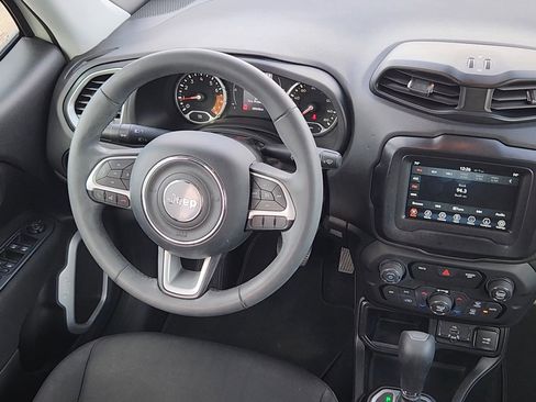 Used 2019 Jeep Renegade Latitude w/ Popular Equipment Group image 5