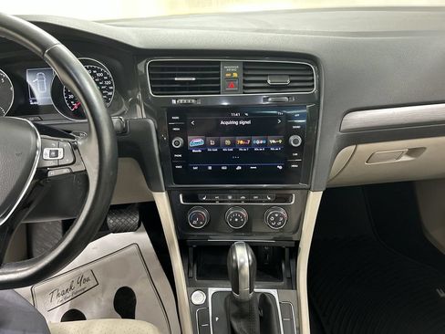 Used 2018 Volkswagen Golf SE FWD image 18