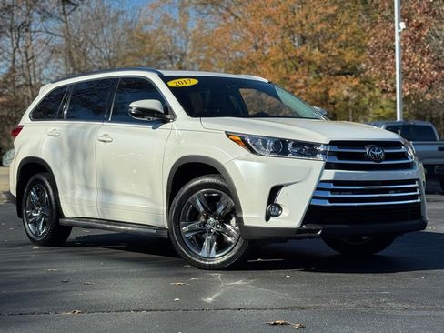 Used 2017 Toyota Highlander Limited image 2