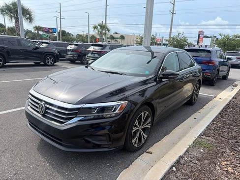 Certified 2022 Volkswagen Passat 2.0T SE FWD image 6