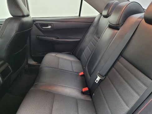 Used 2017 Toyota Camry SE w/ Moonroof Package FWD image 18