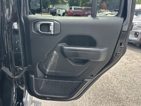 Used 2023 Jeep Wrangler Unlimited Sport AWD/4WD image 17