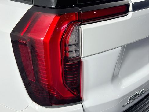 Used 2025 GMC Yukon XL Denali RWD image 33