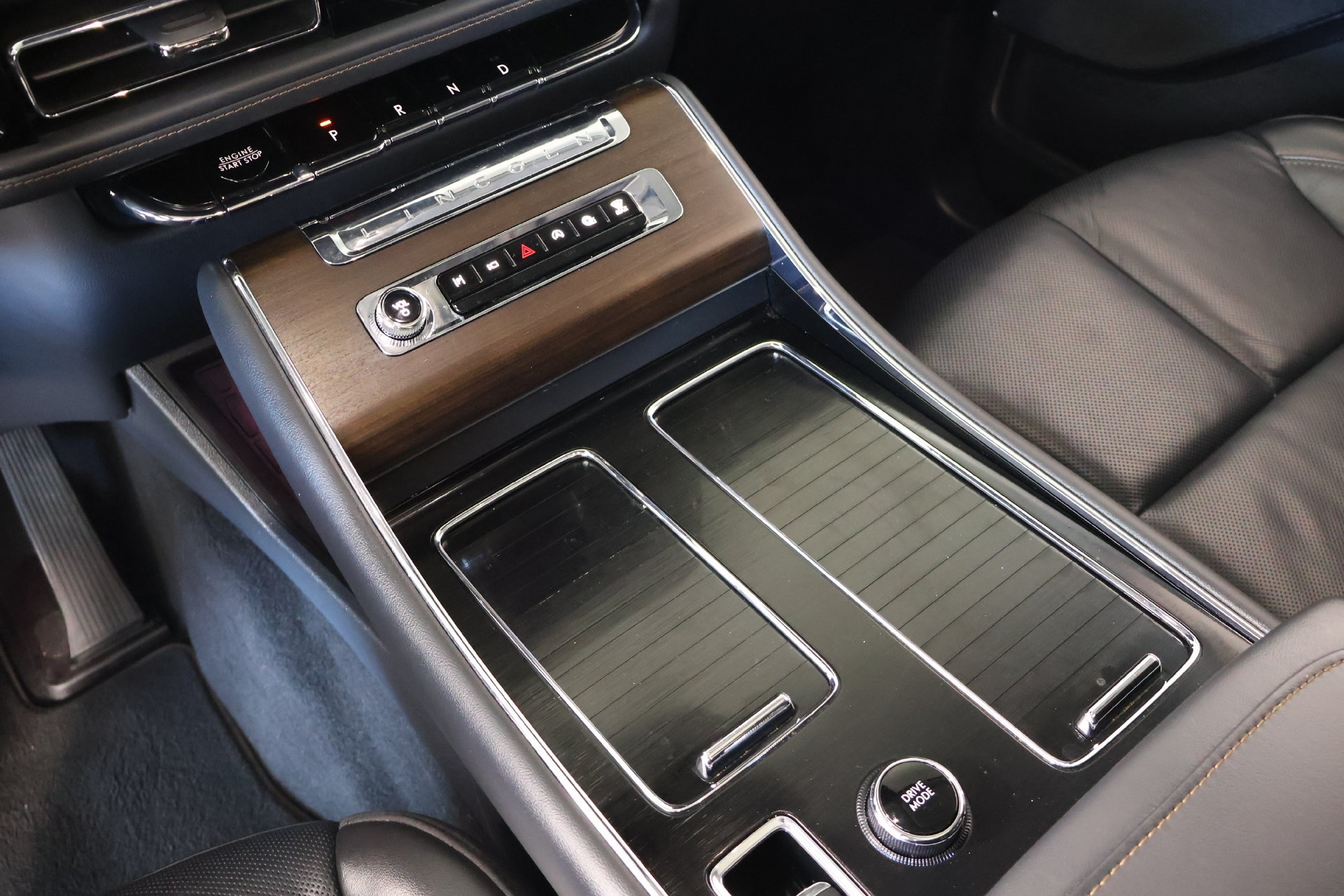 Used 2025 Lincoln Aviator Reserve w/ Jet Appearance Package AWD/4WD image 9