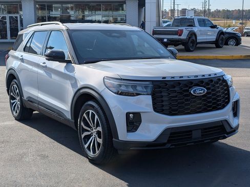 New 2026 Ford Explorer ST-Line image 4