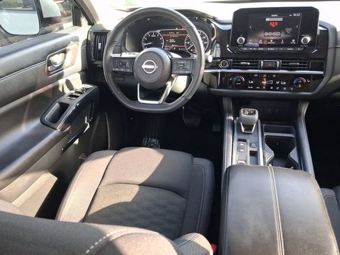 Certified 2023 Nissan Pathfinder SV FWD image 10