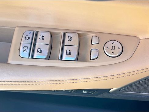 Used 2022 BMW 750i xDrive w/ Executive Package image 18