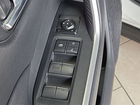Used 2022 Toyota RAV4 XLE image 15