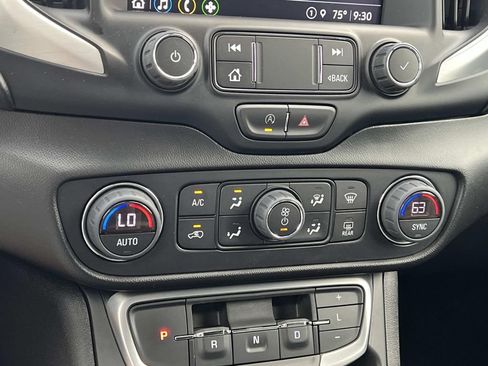 Used 2022 GMC Terrain SLT w/ Tech Package FWD image 17
