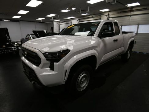 Certified 2025 Toyota Tacoma SR RWD image 3