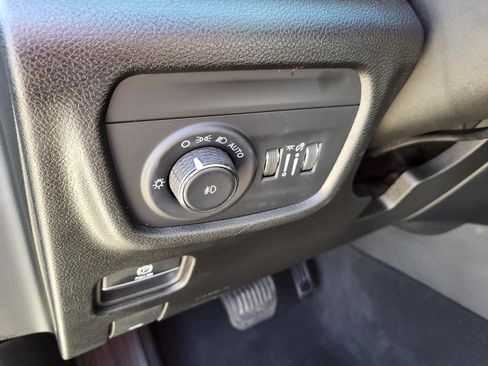 Used 2024 Jeep Grand Cherokee Limited image 17