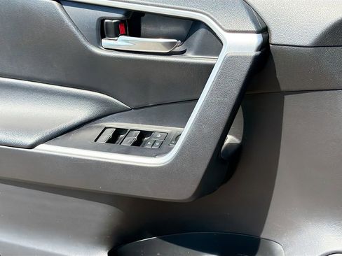 Used 2022 Toyota RAV4 XLE w/ Convenience Package image 28