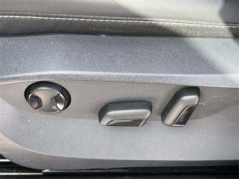 Certified 2022 Volkswagen Taos SE w/ IQ.Drive SE Package image 18