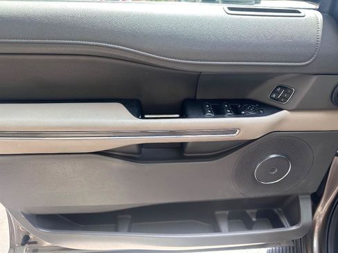 Used 2019 Ford Expedition XLT w/ Equipment Group 202A RWD image 18