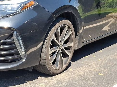 Used 2017 Toyota Corolla SE w/ Carpet Mat Package (TMS) FWD image 5
