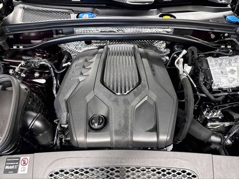 Used 2026 Porsche Macan AWD/4WD image 36