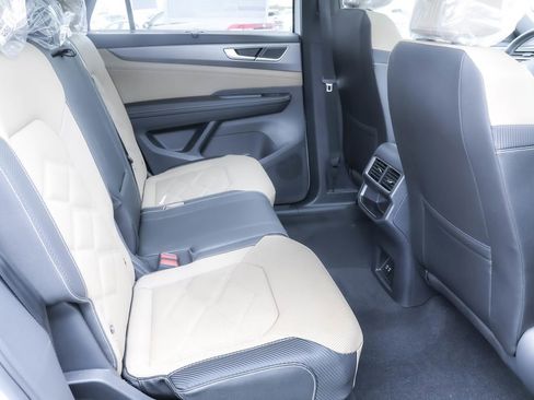 Used 2025 Volkswagen Atlas Cross Sport SE image 31