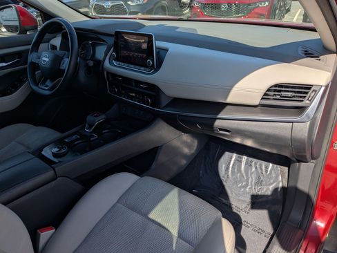 Used 2025 Nissan Rogue SV AWD/4WD image 34