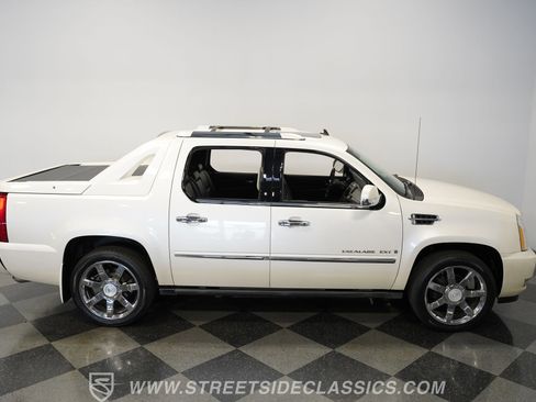 Used 2009 Cadillac Escalade EXT image 18