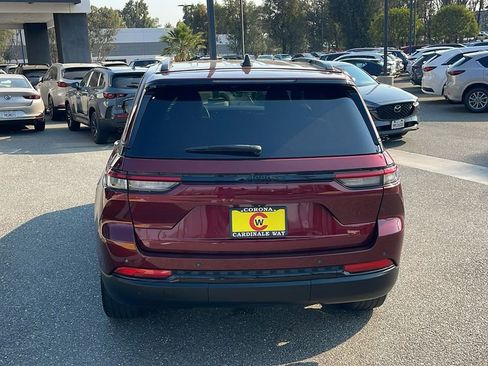 Used 2023 Jeep Grand Cherokee Altitude image 8