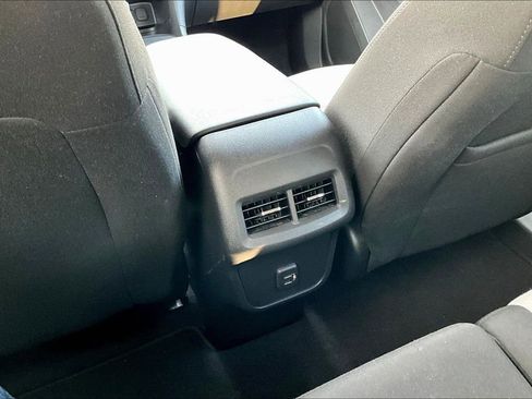 Used 2023 Chevrolet Equinox LT image 33