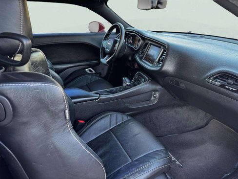 Used 2015 Dodge Challenger SRT image 45