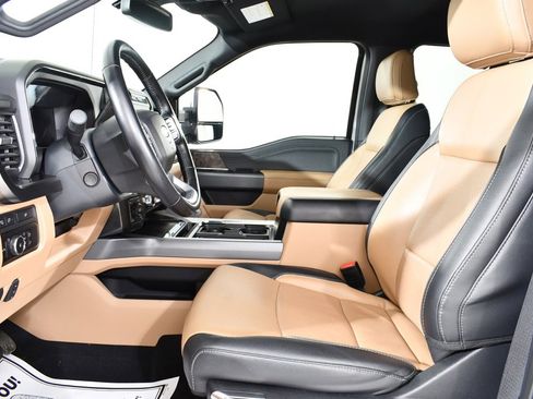 Used 2023 Ford F250 Lariat w/ Chrome Package image 6