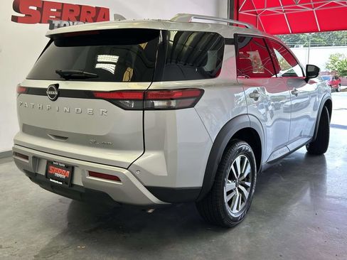 Used 2025 Nissan Pathfinder SL AWD/4WD image 3