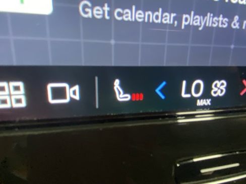 Certified 2023 Volvo XC40 B5 Plus w/ Driver Assist Package image 24