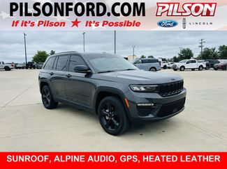 Used 2023 Jeep Grand Cherokee Limited w/ Black Appearance Package AWD/4WD video 1