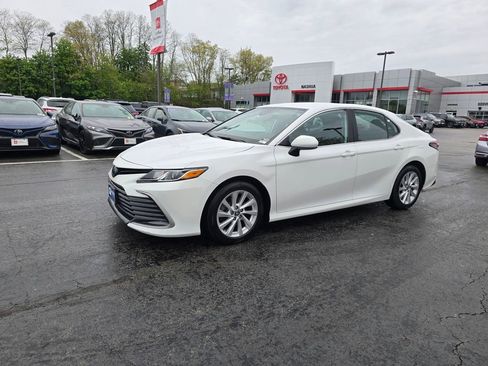 Certified 2023 Toyota Camry LE FWD image 3