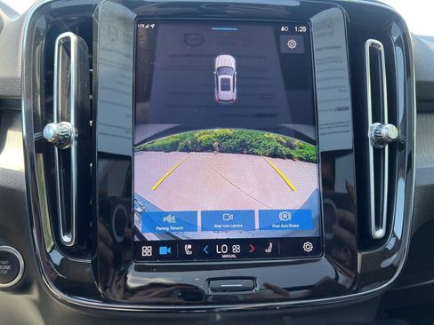 Certified 2023 Volvo XC40 B5 Plus w/ Protection Package Premier image 23