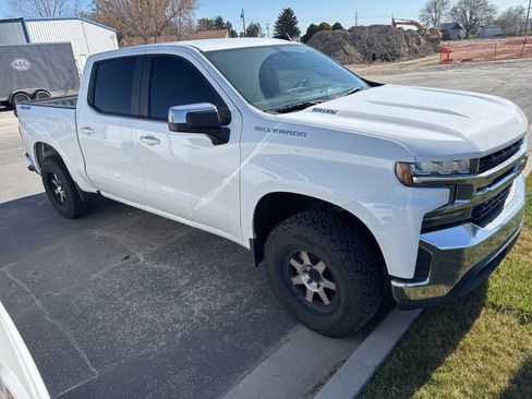 Used 2021 Chevrolet Silverado 1500 LT image 3