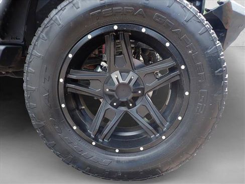 Used 2018 Jeep Wrangler Unlimited Sahara AWD/4WD image 7