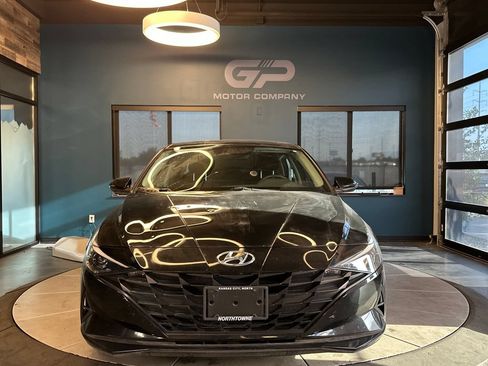 Used 2023 Hyundai Elantra SEL w/ Cargo Package FWD image 8