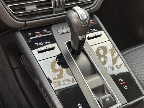 Used 2022 Porsche Macan image 30