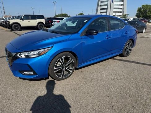 Used 2022 Nissan Sentra SR w/ Lighting Package FWD image 6