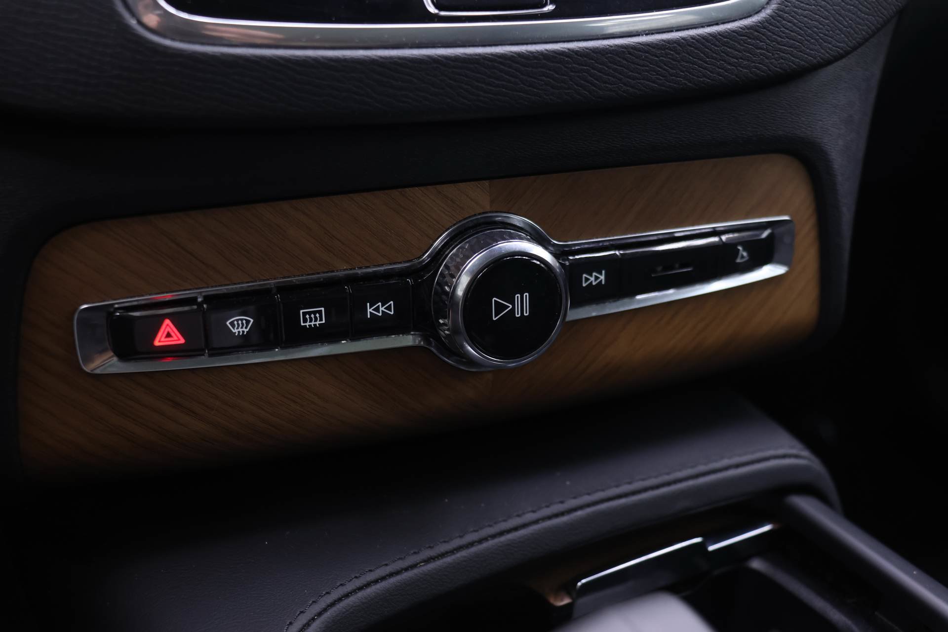 Certified 2023 Volvo XC90 B6 Plus w/ Protection Package Premier AWD/4WD image 9